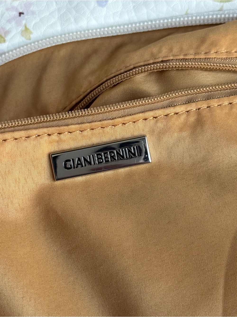 Giani Bernini Floral Faux-Leather Medium Hobo Crossbody Bag NWOT - Picture 5 of 16